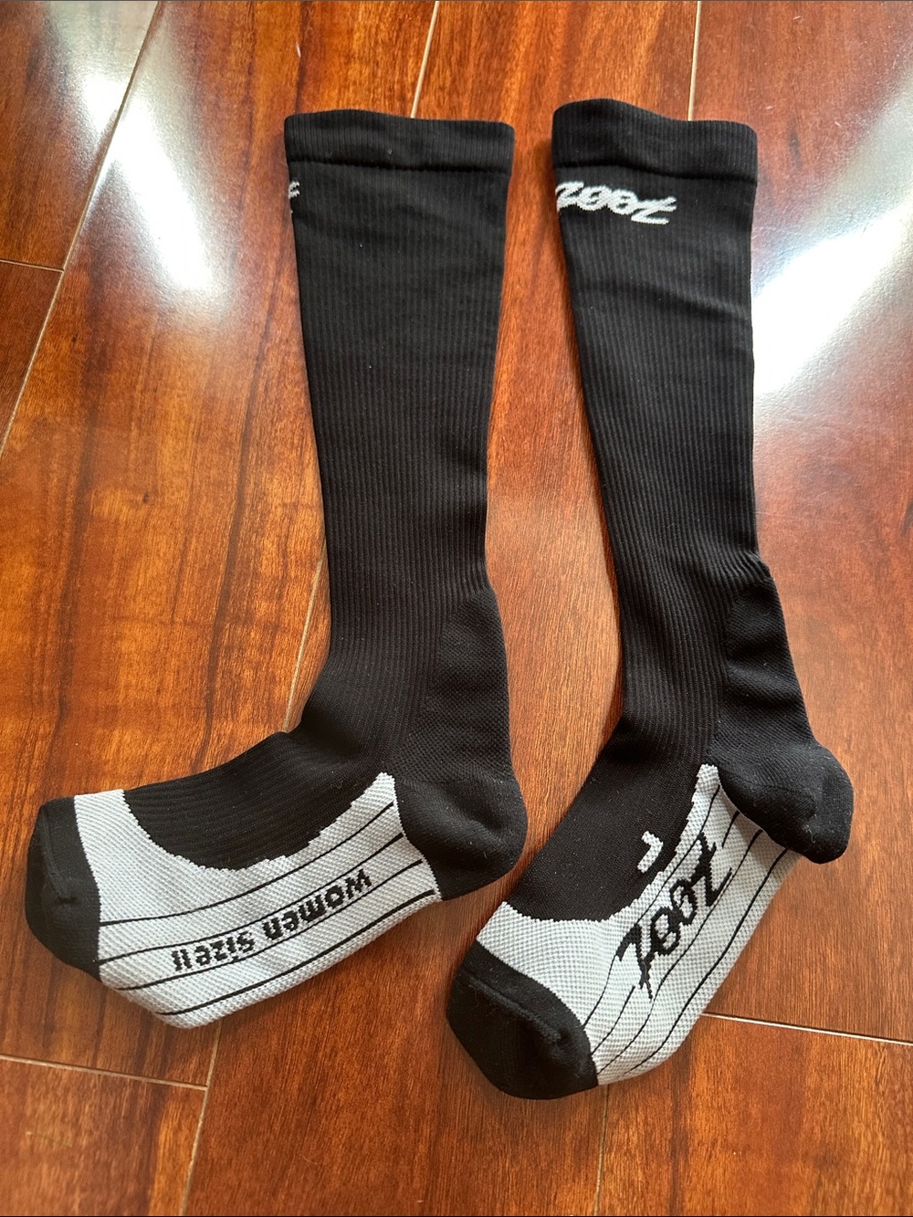 Zoot Black Athletic Compression Crew Socks with White Accents Ladies Size 2